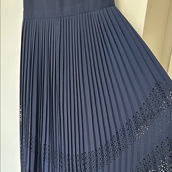 Banana Republic Navy midi dress - Picture 4 of 11